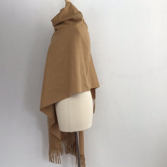 Banana Republic 32” x 80” Camel Fringe blanket scarf. - Picture 4 of 7
